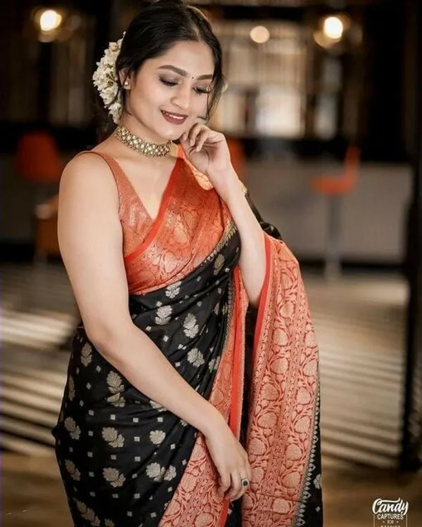 Black_Embellished_Bollywood_Jacquard_Saree_(Black)